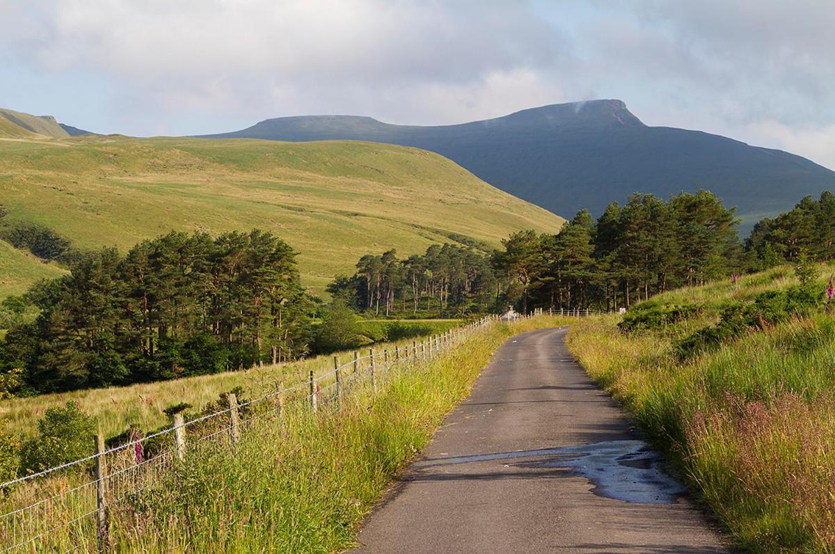 Picturesque 2 Bedroom Miners Cottage Near Bike Park Wales & Brecon Beacons Merthyr Tydfil Buitenkant foto